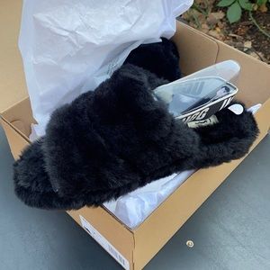 UGG Fluff Yeah Slippers / New in box / 7W / Black